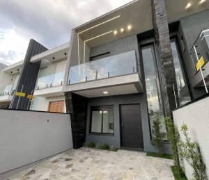 Sobrado com 128m², 3 dormitórios no bairro Estância Velha em Canoas para Comprar