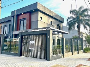 Sobrado com 142m², 3 dormitórios no bairro São José em Canoas para Comprar