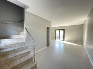 Sobrado com 140m², 3 dormitórios no bairro Estância Velha em Canoas para Comprar