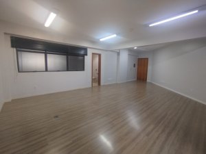 Conjunto/Sala com 79m² no bairro Centro em Canoas para Alugar