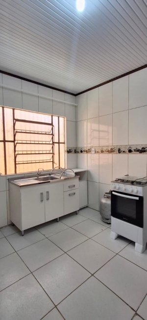 Casa com 40m², 1 dormitório no bairro Rio Branco em Canoas para Alugar