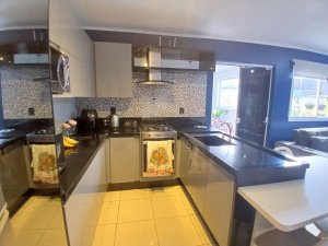 Casa Condominio com 114m², 2 dormitórios no bairro Olaria em Canoas para Comprar