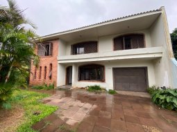 Sobrado com 370m², 5 dormitórios no bairro Nossa Senhora das Graças em Canoas para Comprar