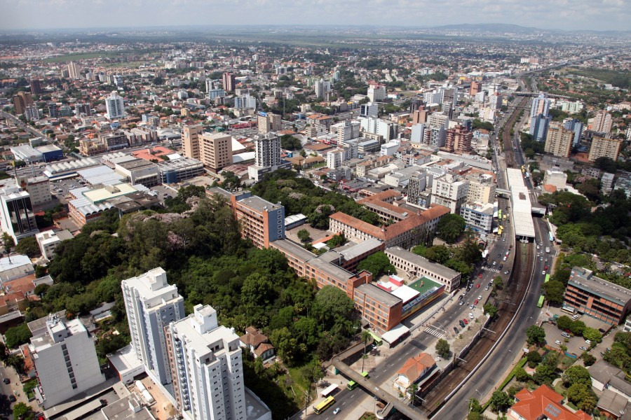 Polo industrial e comercial importante do Rio Grande do Sul, Canoas está entre os 100 maiores PIBs do Brasil.